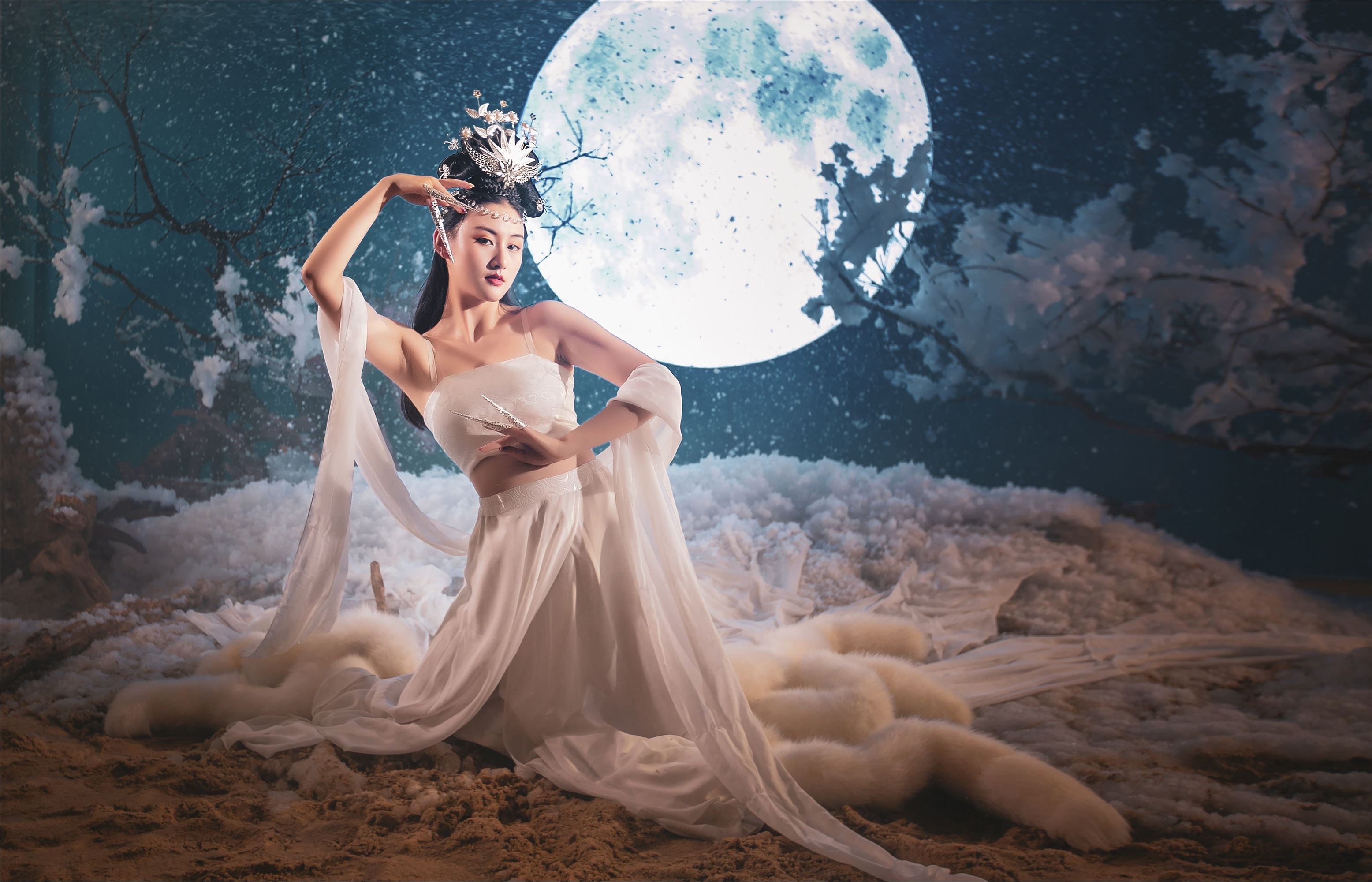 YITUYU 艺图语 2021.07.21 九尾白狐 刺猬&惠子